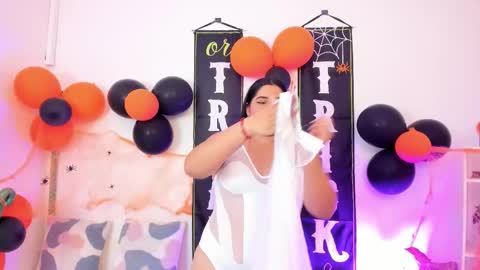 Snapshot of yunna7 chatting on 10.31.25 Yunna online show from 10.31.25