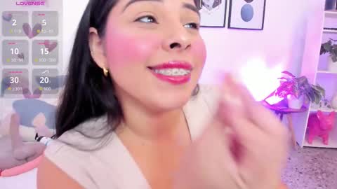 Snapshot of yunna7 chatting on 11.07.25 Yunna online show from 11.07.25