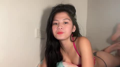 Snapshot of yuri_kai chatting on 10.15.25 yuri online show from 10.15.25