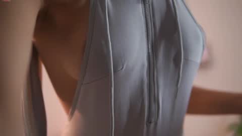 Yuyi Cam online show from 11.23.25