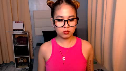 Snapshot of yvannasilva18 chatting on 02.26.25 jai online show from 02.26.25
