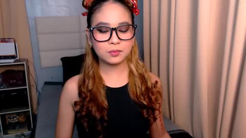 Snapshot of yvannasilva18 chatting on 02.27.25 jai online show from 02.27.25