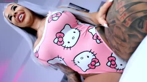 Snapshot of yviann chatting on 10.02.25 YviAnn online show from 10.02.25