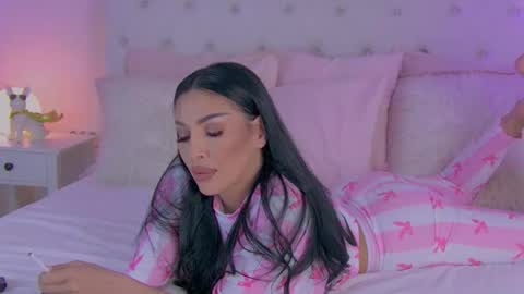 Laura online show from 04.07.26