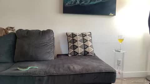 Yvonne online show from 12.15.25