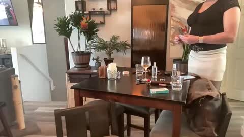 Yvonne online show from 02.10.26