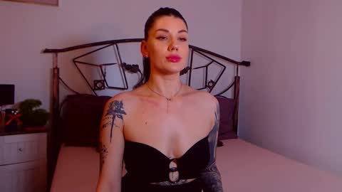 I V Y   online show from 12.13.25