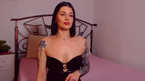 I V Y   online show from 03.02.26