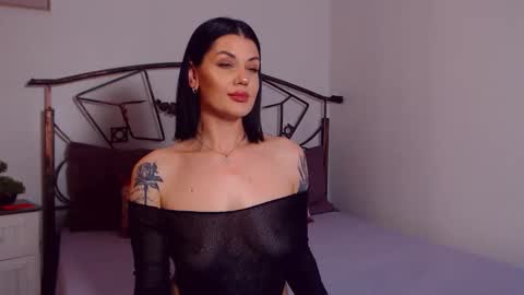 I V Y   online show from 05.16.26