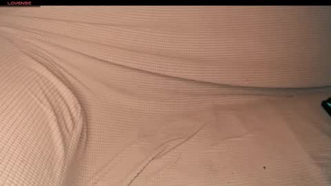 Snapshot of yzza_suave chatting on 12.18.25 yzza_suave online show from 12.18.25