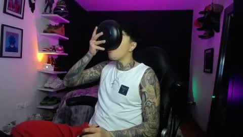 zac_muller1 online show from 11.18.25