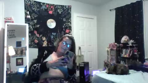 Snapshot of zaddyslilslutbucket chatting on 10.29.25 zaddyslilslutbucket online show from 10.29.25