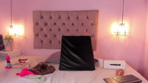 Snapshot of zafiiraa chatting on 12.31.24 zafira online show from 12.31.24