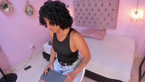 Snapshot of zafiiraa chatting on 01.27.25 zafira online show from 01.27.25