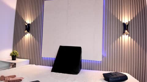 Snapshot of zafiiraa chatting on 02.04.25 zafira online show from 02.04.25