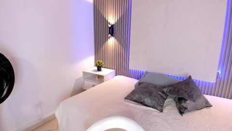 Snapshot of zafiiraa chatting on 02.11.25 zafira online show from 02.11.25