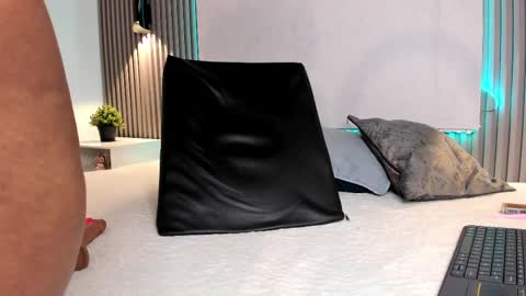 Snapshot of zafiiraa chatting on 02.12.25 zafira online show from 02.12.25