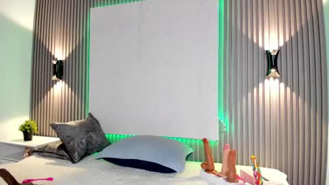 Snapshot of zafiiraa chatting on 02.13.25 zafira online show from 02.13.25