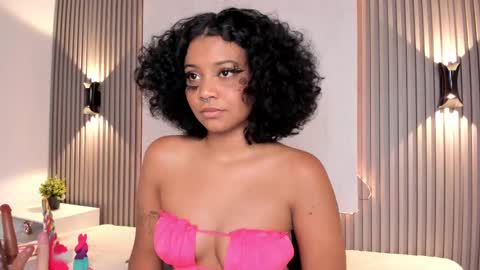 Snapshot of zafiiraa chatting on 02.15.25 zafira online show from 02.15.25