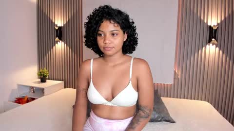 Snapshot of zafiiraa chatting on 02.18.25 zafira online show from 02.18.25