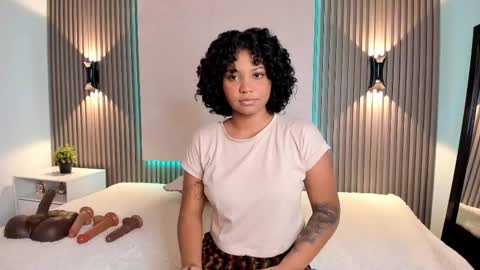 Snapshot of zafiiraa chatting on 03.04.25 zafira online show from 03.04.25