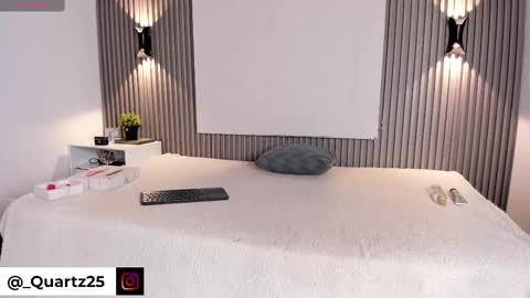 Snapshot of zafiiraa chatting on 09.29.25 zafira online show from 09.29.25