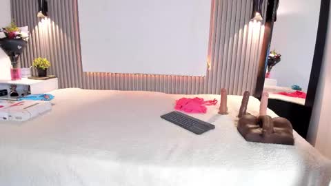 Snapshot of zafiiraa chatting on 10.15.25 zafira online show from 10.15.25