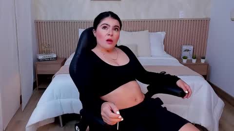  Laura  online show from 09.11.25