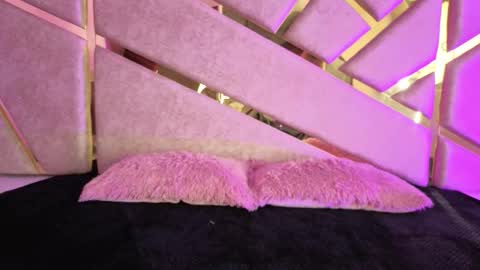 Claire  online show from 11.21.25