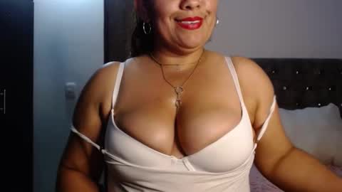 Zahi ... wants to play with everyone...yessss online show from 09.20.25