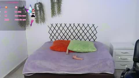 Snapshot of zahira_lenox chatting on 09.17.25 Laura online show from 09.17.25