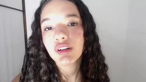 Snapshot of zairaglow chatting on 10.15.25 Zaira Pussy extreme online show from 10.15.25