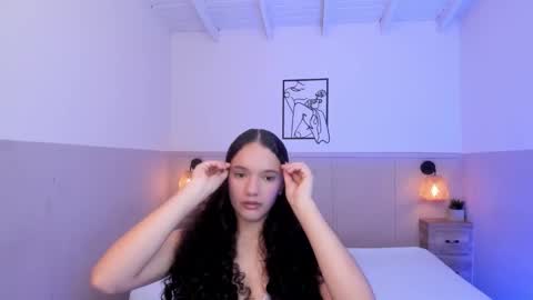 Snapshot of zairaglow chatting on 10.18.25 Zaira Pussy extreme online show from 10.18.25