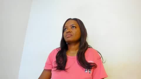 Snapshot of zamara__ chatting on 02.12.25 Zamara online show from 02.12.25