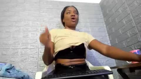 Snapshot of zamara__ chatting on 10.24.25 Zamara online show from 10.24.25