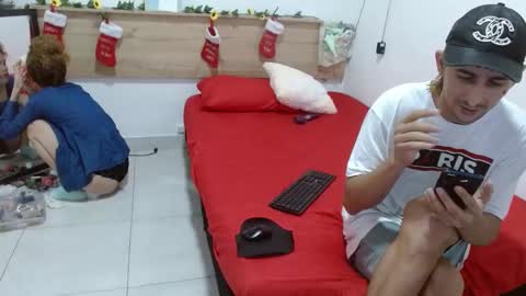 Snapshot of zammu_1992_ chatting on 12.17.24 Zamu online show from 12.17.24