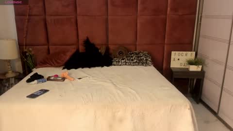 Snapshot of zane_lux chatting on 02.21.25 Zane Lux online show from 02.21.25