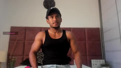 Snapshot of zane_lux chatting on 03.05.25 Zane Lux online show from 03.05.25