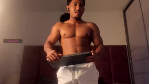 Snapshot of zane_lux chatting on 03.08.25 Zane Lux online show from 03.08.25