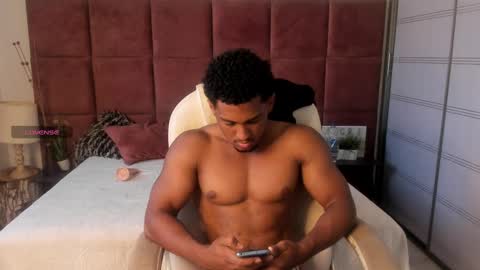 Snapshot of zane_lux chatting on 03.09.25 Zane Lux online show from 03.09.25