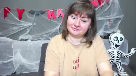 Snapshot of zannadreil chatting on 10.21.25 zannadreil online show from 10.21.25