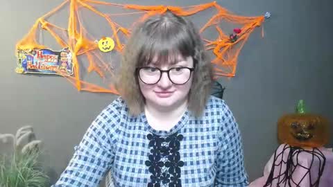 Snapshot of zannadreil chatting on 10.31.25 zannadreil online show from 10.31.25