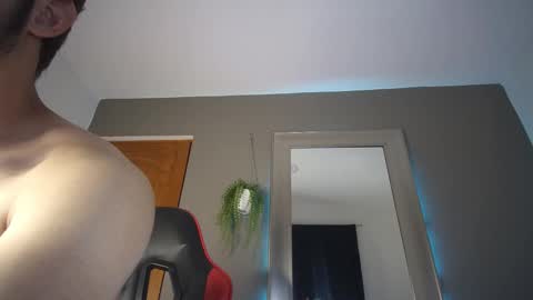 Snapshot of zanty2308 chatting on 10.06.25 Tiiago Mallz online show from 10.06.25