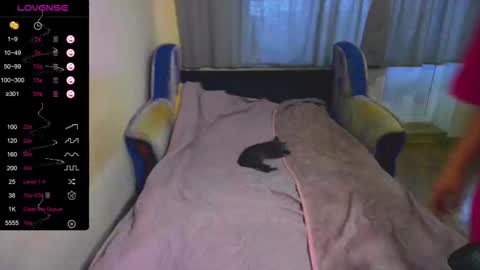 Snapshot of zara_golden chatting on 10.08.25 chaturcum online show from 10.08.25