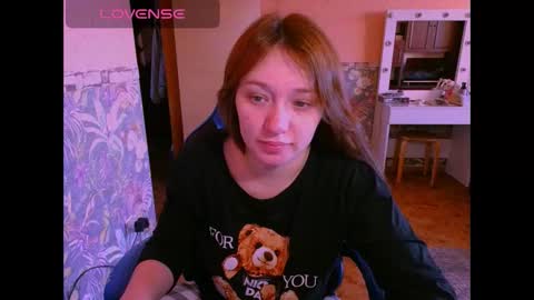 Snapshot of zara_golden chatting on 10.28.25 chaturcum online show from 10.28.25
