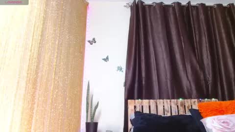 Snapshot of zara_lae chatting on 01.21.25 nicky online show from 01.21.25