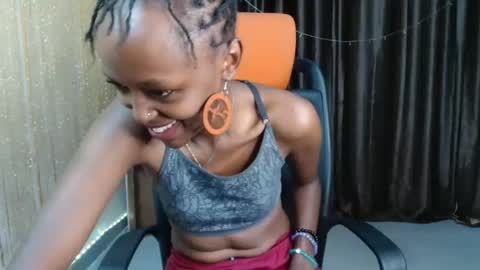 Snapshot of zara_lae chatting on 02.17.25 nicky online show from 02.17.25