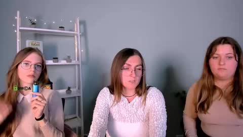 Snapshot of zara_shine_ chatting on 10.14.25 zara_shine_ online show from 10.14.25