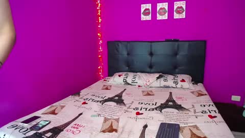 Snapshot of zara_tattoox chatting on 01.11.25 ZARA ANYELINA online show from 01.11.25