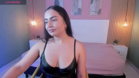 Snapshot of zarafoxx7 chatting on 10.28.25 Zara online show from 10.28.25